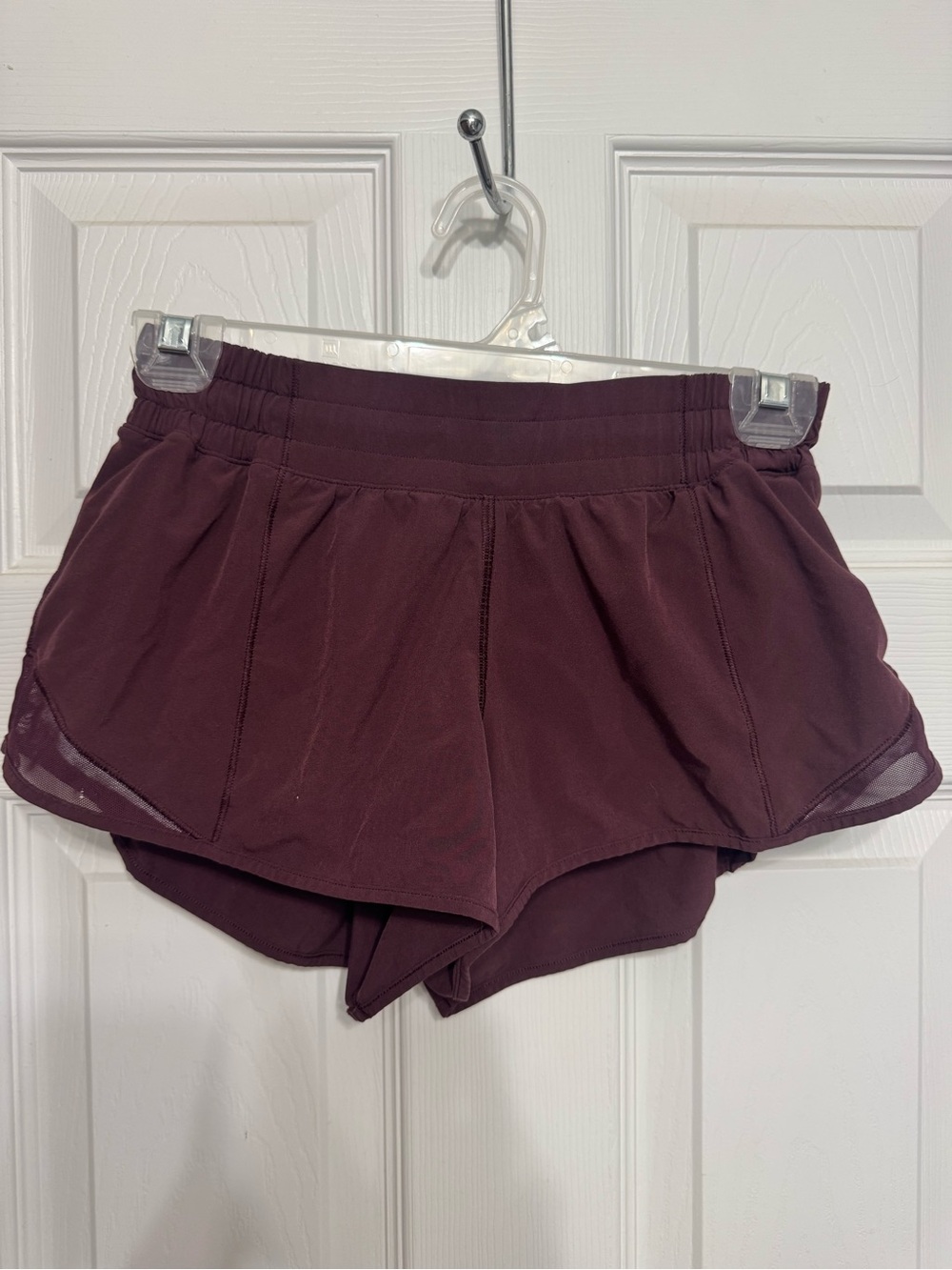 Women’s Maroon Athletic Shorts- lululemon Hotty hot 2.5